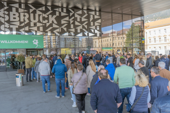 Tiroler Autosalon 2025 - Besucher am Eingang | © Congress Messe Innsbruck Tiroler Autosalon 2025 - Besucher am Eingang | © Congress Messe Innsbruck